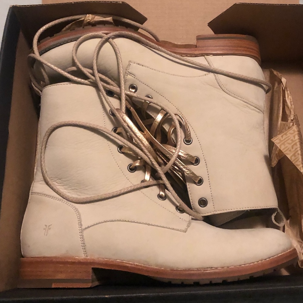 NEW Frye Ivy Cream Leather Boots